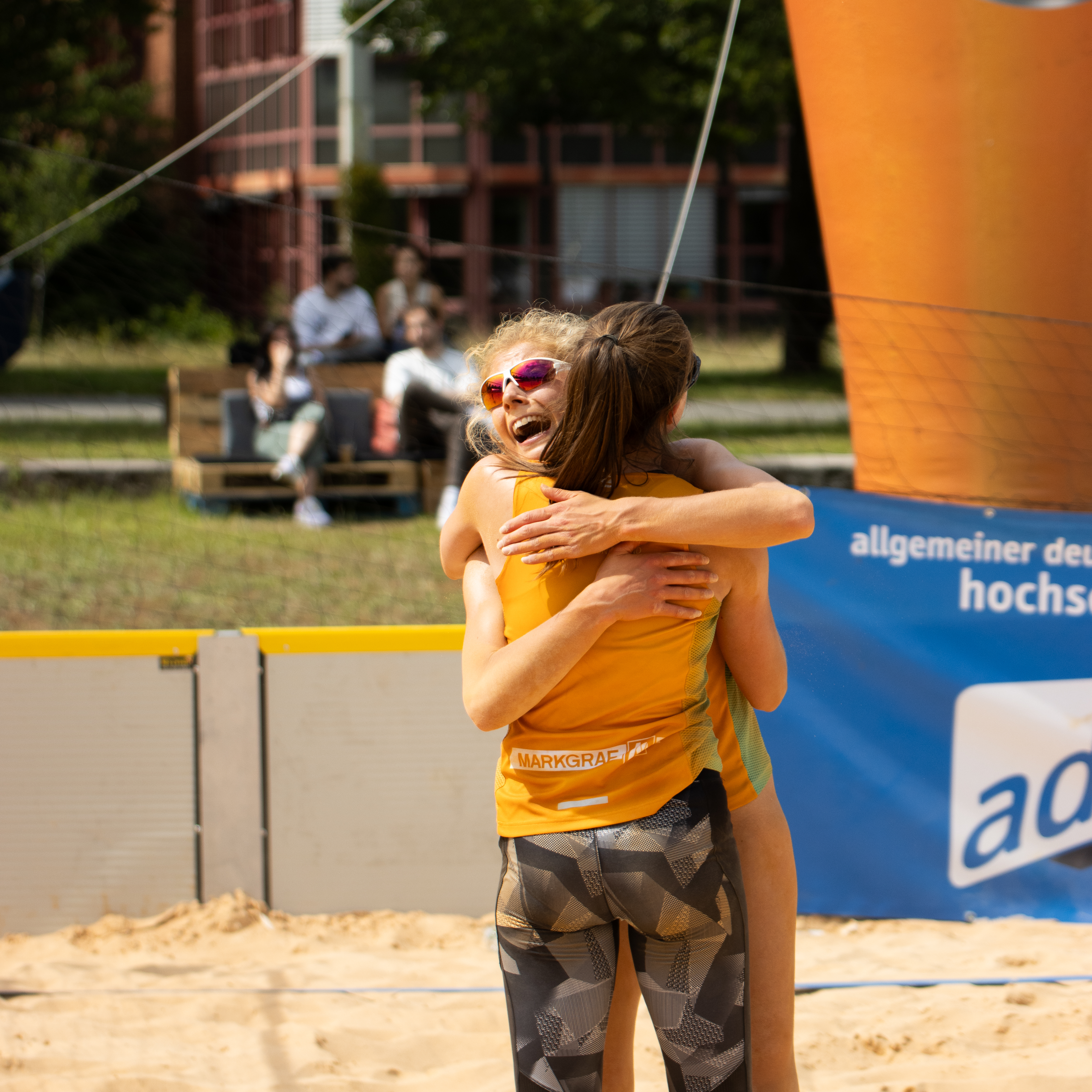 Foto: Emotionen bei den Spielerinnen beim Beachvolleyball beim Summer Feeling am Unistrand