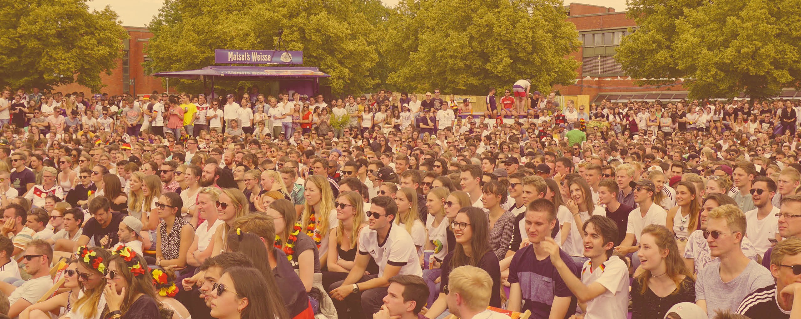 SF24_Public Viewing Crowd_Bannerbild